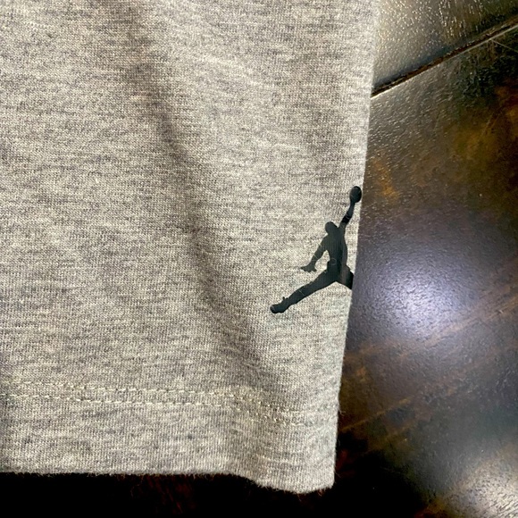 Jordan Boys Dri-Fit Shirt Size L (12-13YRS) - Picture 6 of 6